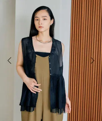 렙심 시어 자수 모듬 슬리브리스 블라우스