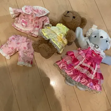 봉제 인형과 옷 갈아입기 의상 세트