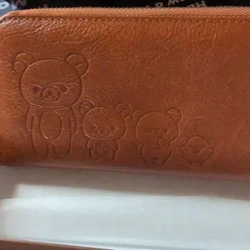 곰 엠보싱 가공 장지갑 브라운