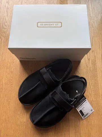 Reebok 블랙 스니커즈 CN3732 비트닉