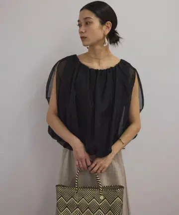 시어 오간자 벌룬 풀오버 블랙