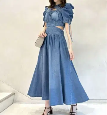 새상품급 SNIDEL 스나이델 스위칭 데콜테 오픈 원피스 IND 0