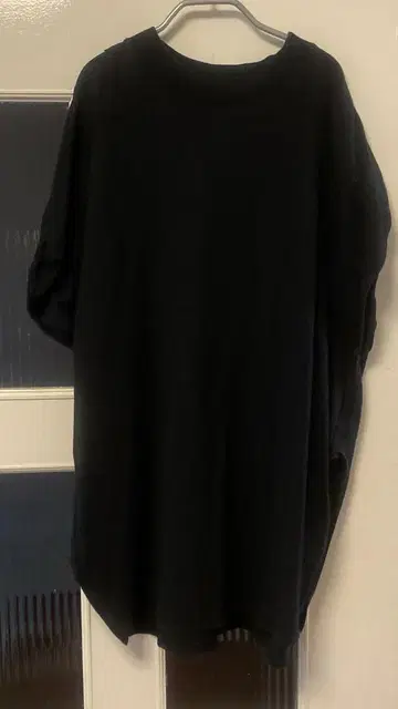 CITYSHOP ASYMMETRY 티셔츠 블랙 크루넥 반팔 티셔츠