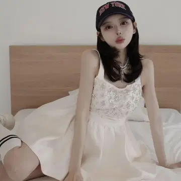 Darich 다리치 쥬얼리 플레어 튜닉 화이트 비쥬 새상품