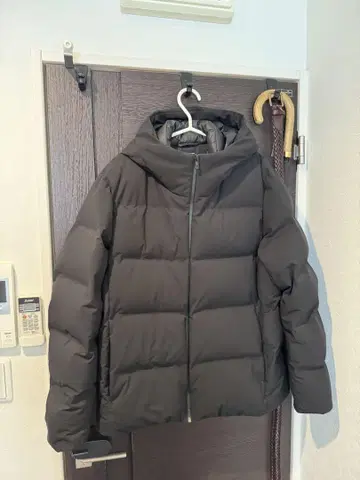 유니클로 심리스 다운 후드티 블랙 XL 사이즈 새상품급