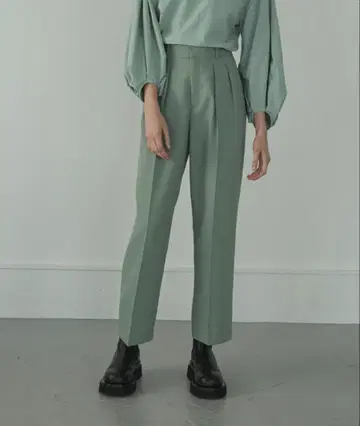 N.O.R.C 세미 와이드 턱 팬츠 S