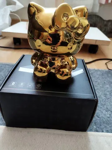 50th Anniversary Hello Kitty 골드 저금통