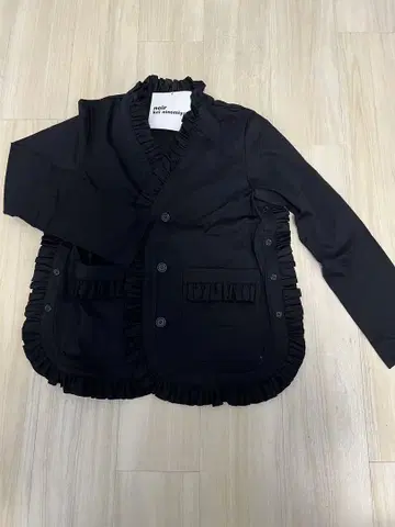 미사용 새상품. noir kei ninomiya 프릴 노카라 자켓