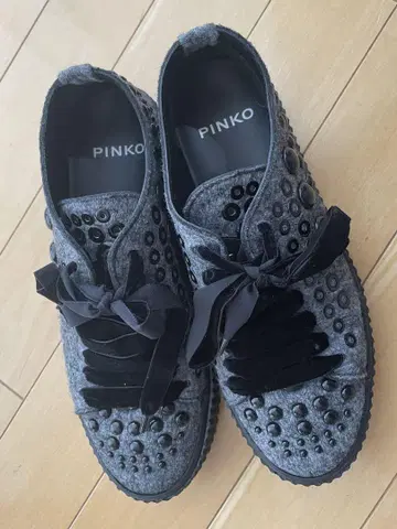 pinko 펠트 원단 스니커즈