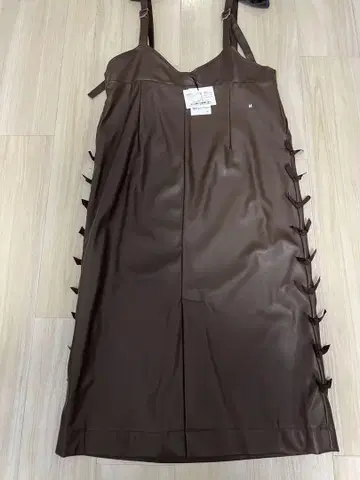 미사용 새상품. MUVEIL 브라운 가죽풍 타이트 스커트