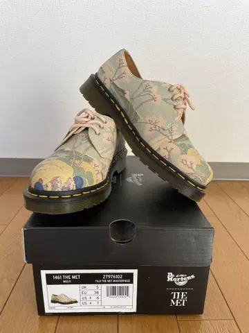 Dr. Martens 3홀 THE MET UK5 새상품에 가까운 상품