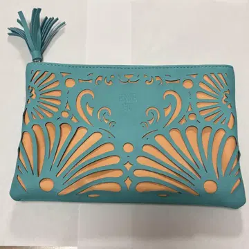 ANNA SUI 스카이블루 컷 아웃 파우치