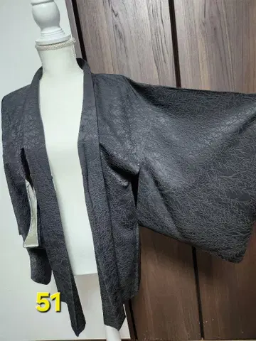 블랙 컬러 겉옷, 상복용?