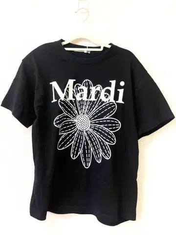 Mardi 플라워 프린트 티셔츠 반팔 블랙