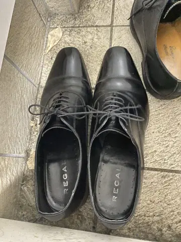 REGAL 블랙 가죽 드레스 신발