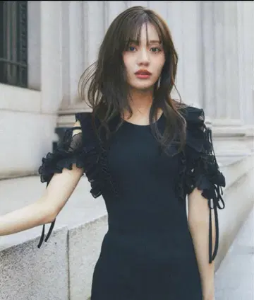 리본 포함 쉬폰 플리츠 프릴 절개 리브 니트 원피스