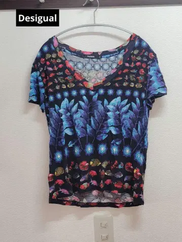 Desigual V넥 반팔 셔츠 M 사이즈[A]
