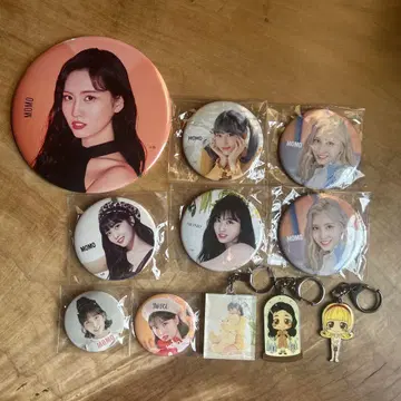MOMO 캔뱃지 세트 키링