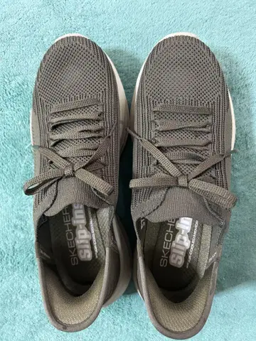 SKECHERS Slip-ins 카키 스니커즈