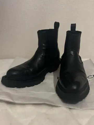 블랙 가죽 사이드 고어 부츠