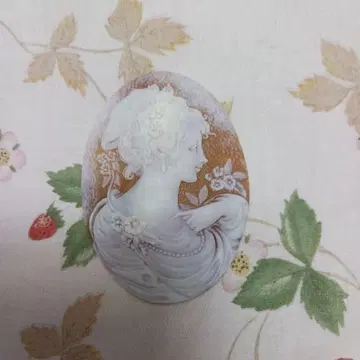 카메오 루스 여성 옆모습