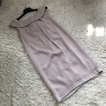 연한 핑크 슬리브리스 원피스