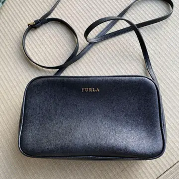 FURLA 블랙 가죽 숄더백 릴리