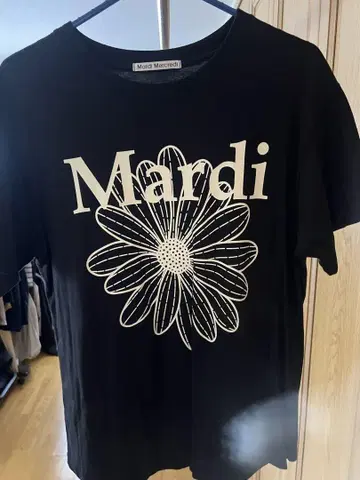 Mardi 플라워 프린트 티셔츠 블랙
