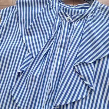미사용 새상품 [세키미키] 스트라이프 프릴 칼라 민소매 블라우스