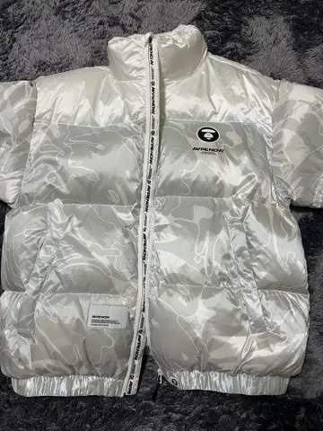 APE 화이트 카모플라주 다운 자켓