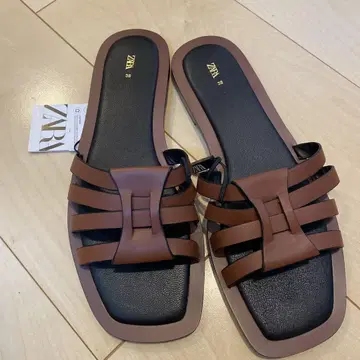 ZARA 브라운 플랫 샌들 38