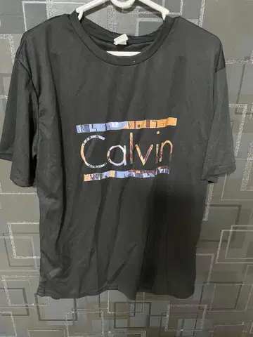 Calvin 로고 블랙 티셔츠