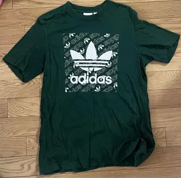 새상품급 adidas 티셔츠 adidas 그린 티셔츠