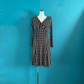 1506 TALBOTS 탈봇 기하학 패턴 긴팔 원피스 카슈쿨