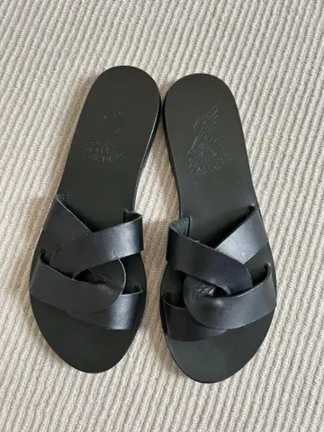 블랙 천연 가죽 크로스 스트랩 플랫 샌들