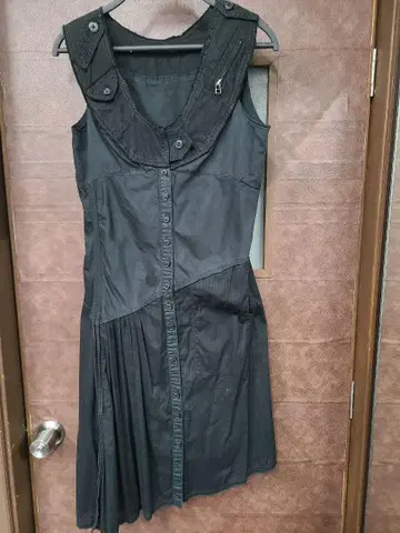 마리떼 프랑소와 저버 슬리브리스 블랙 원피스 버튼업