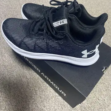 UNDER ARMOUR 신발