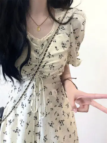 플라워 프린트 미디 드레스 반팔