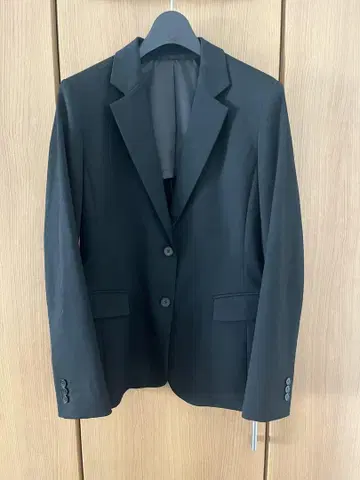 유니클로 테일러드 자켓 블랙