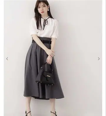 택 포함 새상품 프로포션 바디 드레싱 벨트 턱 플레어 스커트 M