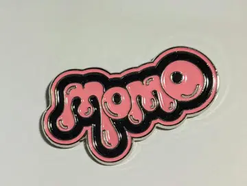 TWICE THIS IS FOR 핑 배지 허벅지 MOMO