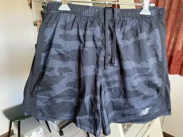 New Balance 블랙 카모플라쥬 숏팬츠 M