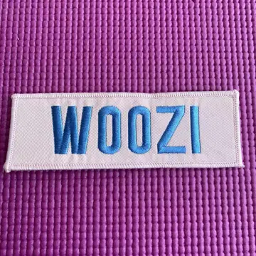 WOOZI 네임 와펜