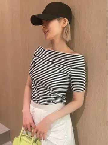 택 포함 새상품 fray i.d 오프숄더 티셔츠 프레이 아이디