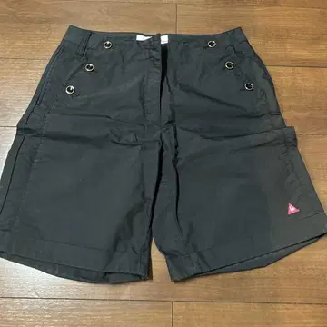르꼬끄 블랙 버튼 골프 숏 팬츠