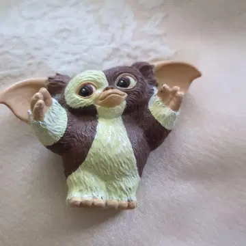 그렘린 피규어 브라운 및 크림색