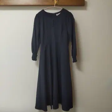 [티어클라세] 하트넥 싸개 단추 원피스 네이비 S 새상품