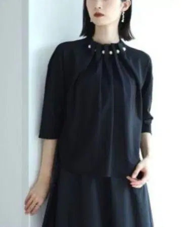 Resil 펄 장식 하프 슬리브 티셔츠