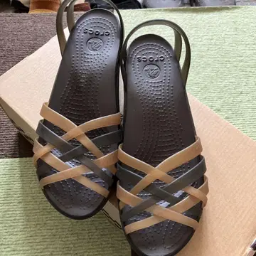Crocs 샌들 다크 브라운/베이지