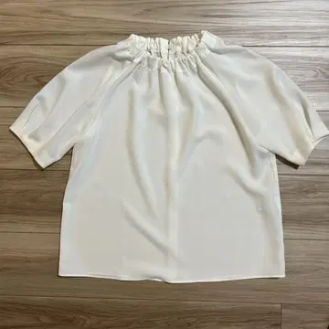 엠프리미어 프릴 블라우스